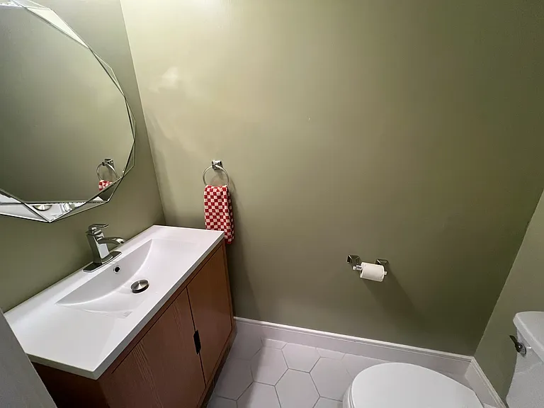 2441 N Broadway #102 — Photo 16