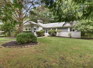 12 Ross Rd, Livingston, NJ 07039