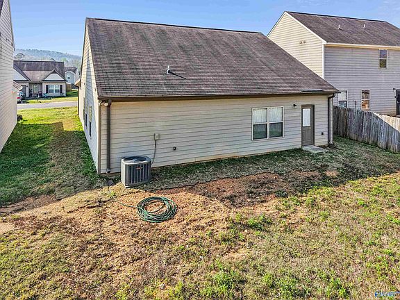 3rd image of 770 Clover Cir