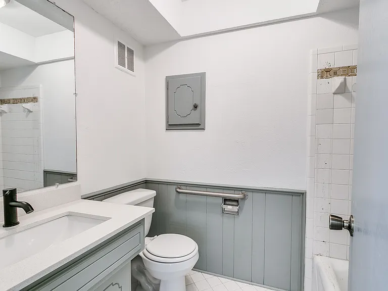 4132 NW 36th St #6 — Photo 13