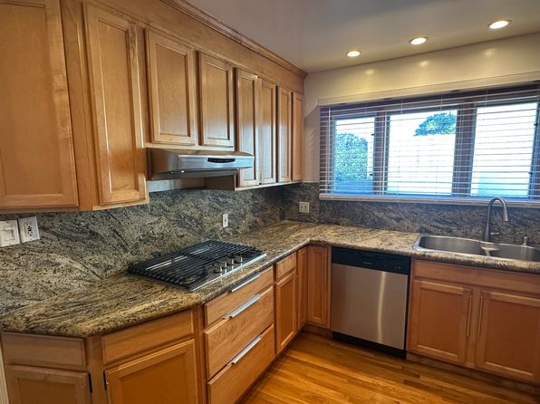152 S Moreno Dr #7