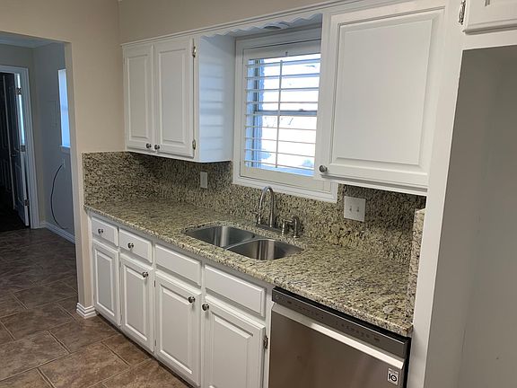 Kitchen (New stainless dishwasher)