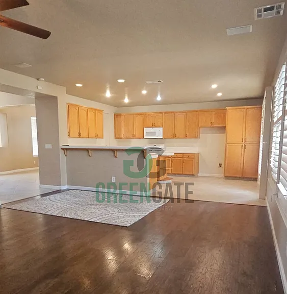 571 Zurich Dr — Photo 28