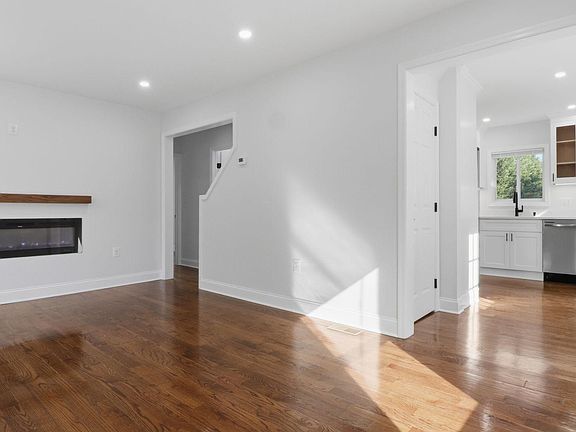 4th image of 5633 Jamestown Rd