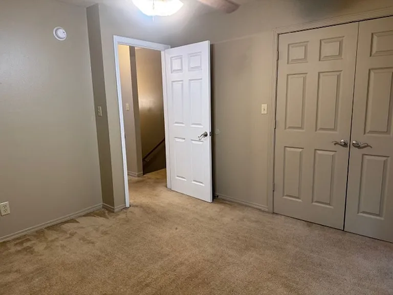 607 E Main St — Photo 10