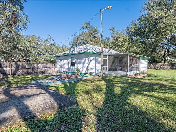 5th image of 3105 Oakview Ln