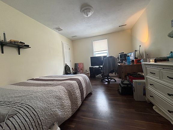 4th image of 15 Wachusett St #2