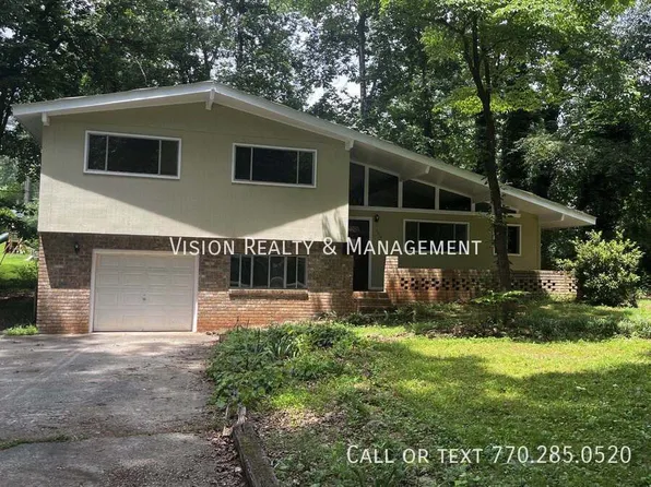 150 Castlegate Cir, Carrollton, GA 30116
