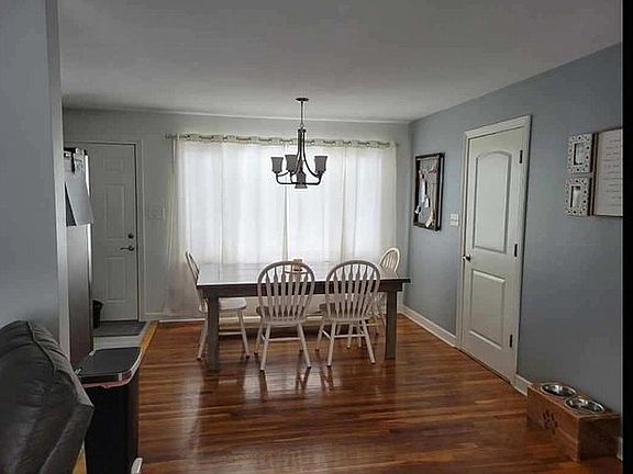 3rd image of 1165 Lakeview Dr