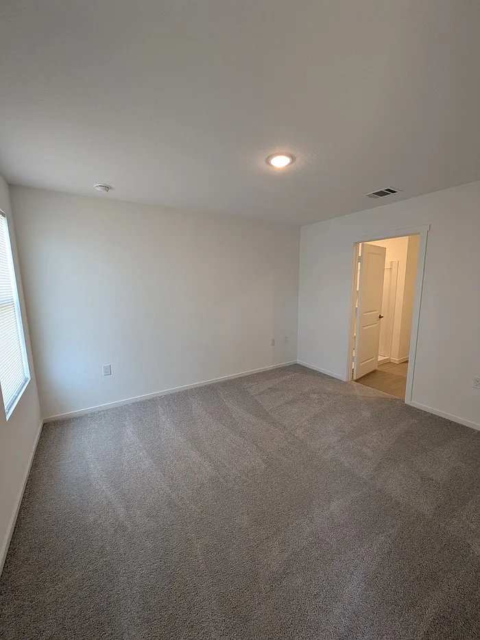 4 bed, 2.5 bath, 1692 sqft, $1,691 — Photo 2