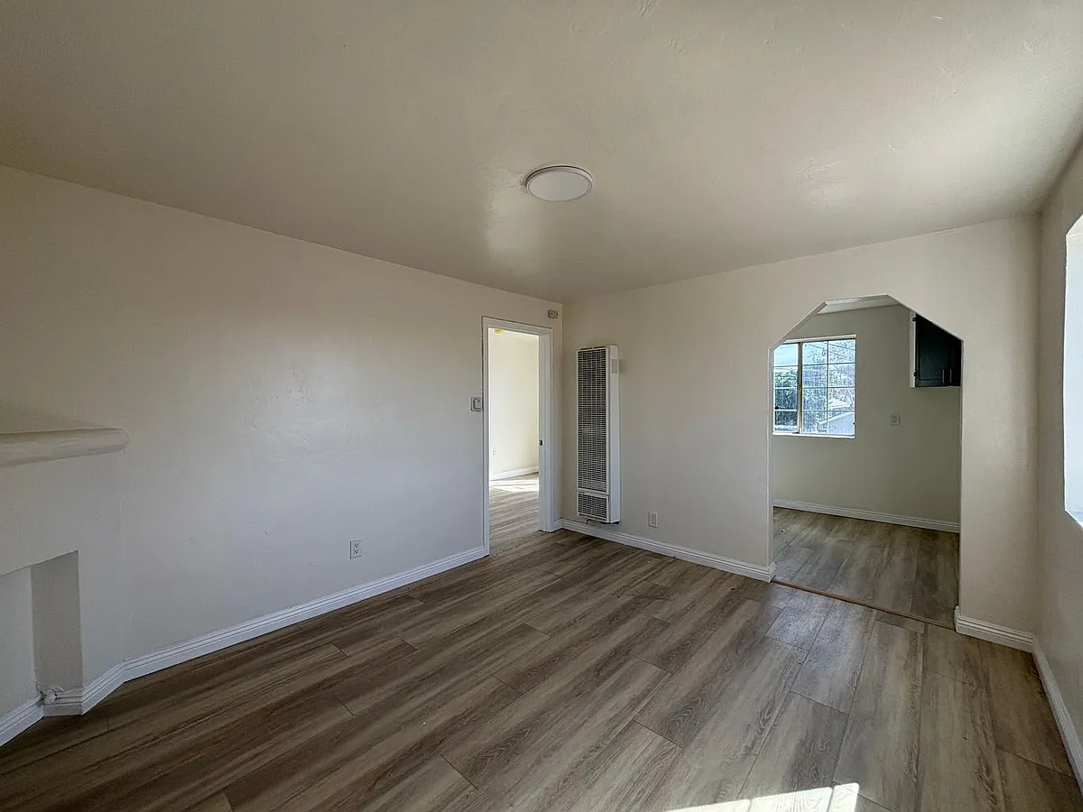 Building Photo - 11824 2nd Ave