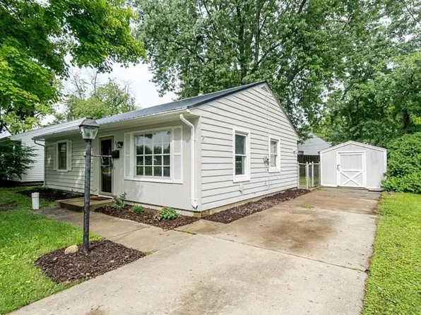 307 Meadows Ave, Bloomington, IL 61701