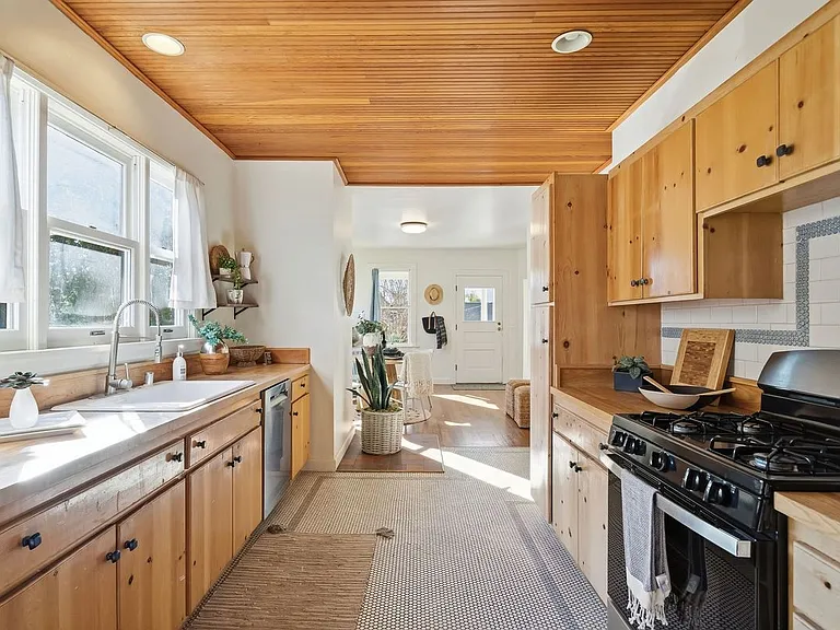1440 Center St — Photo 17