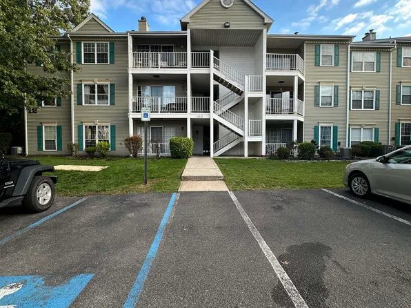 75 Iroquois Dr, Absecon, NJ 08205