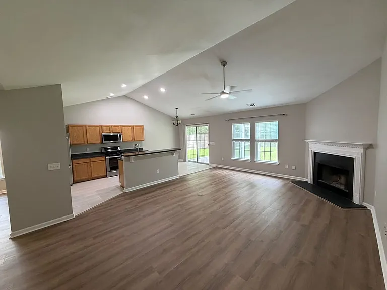 70 Hamilton Grove Dr — Photo 5
