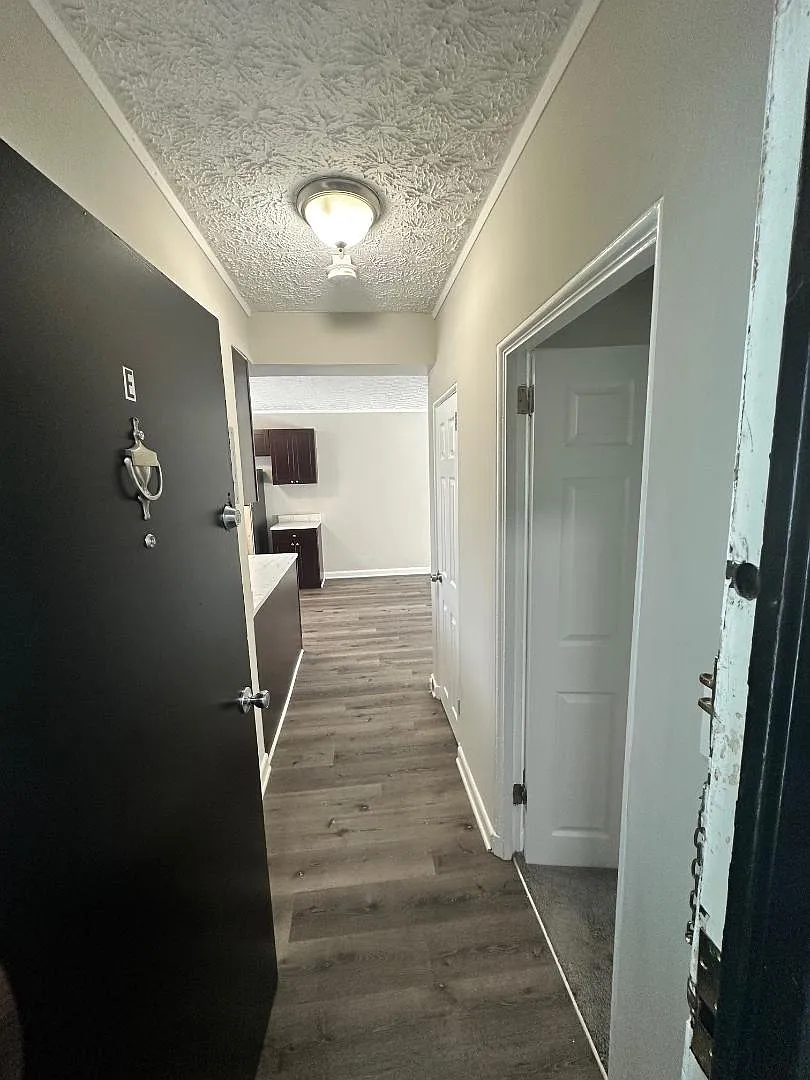 4 Parkway - 18A - Unrenovated — Photo 3