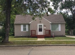 715 Bennett St, Bottineau, ND 58318