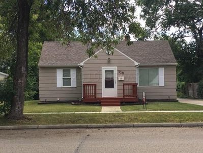 715 Bennett St, Bottineau, ND, 58318
