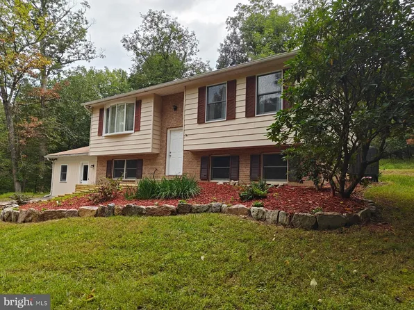 36 Snake Ln, Hedgesville, WV 25427