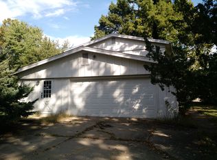 200 N Parrish Ln, Carbondale, IL 62901