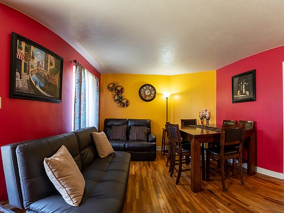4th image of 942 N Victoria Way