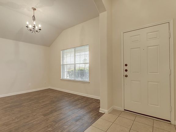 608 Pheasant Ridge Dr-large-011-Foyer 002-1500x994-72dpi_010