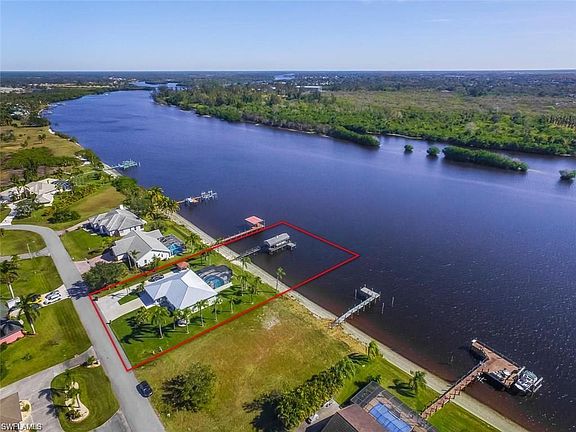 3rd image of 17160 Waters Edge Cir