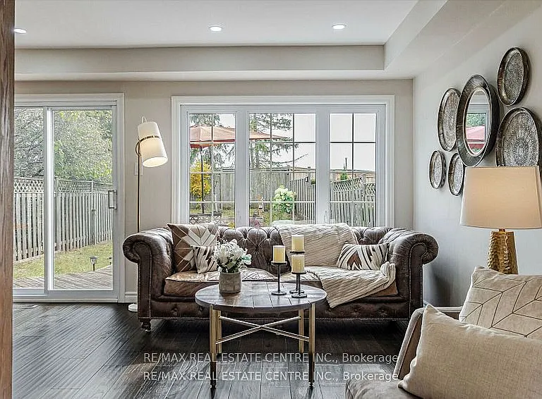 2046 Glenada Cres — Photo 14