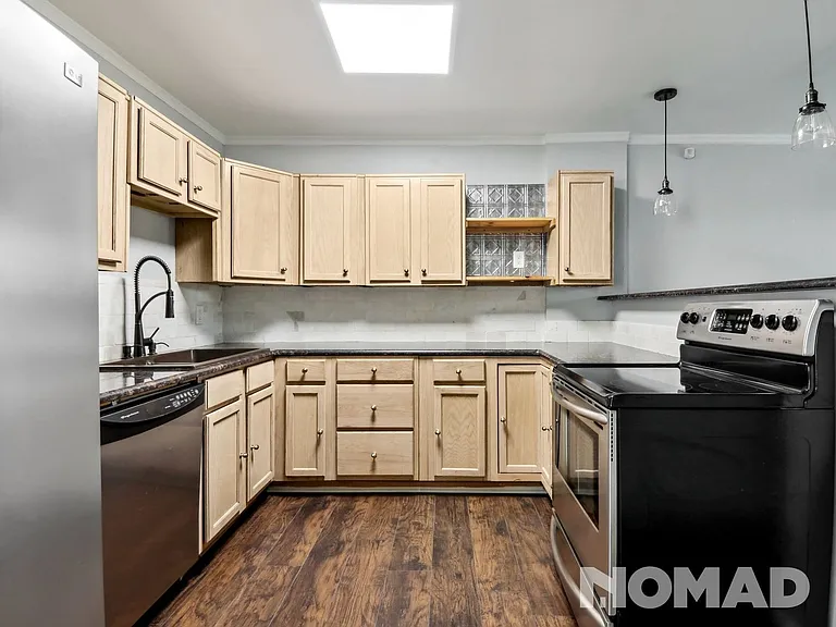 2908 Country Place Cir — Photo 4