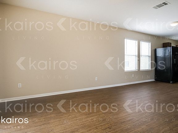 5th image of 711 Perseus Dr