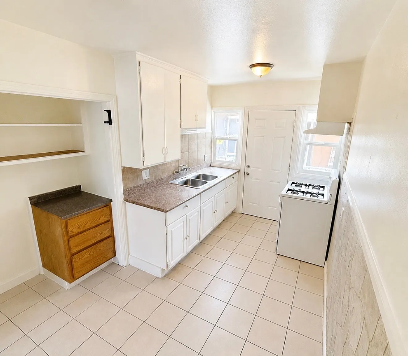 1095 E Nocta St — Photo 2