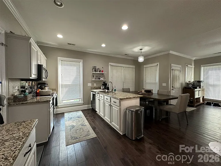 819 Stargard Ct — Photo 11