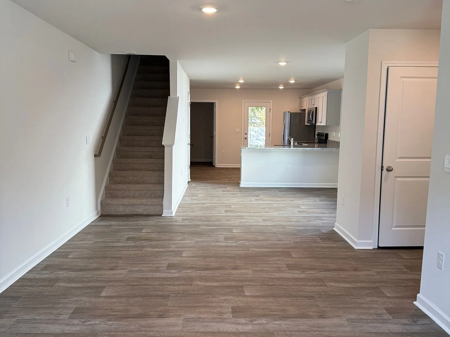3 bed, 2.5 bath, 1510 sqft, $1,850 — Photo 3