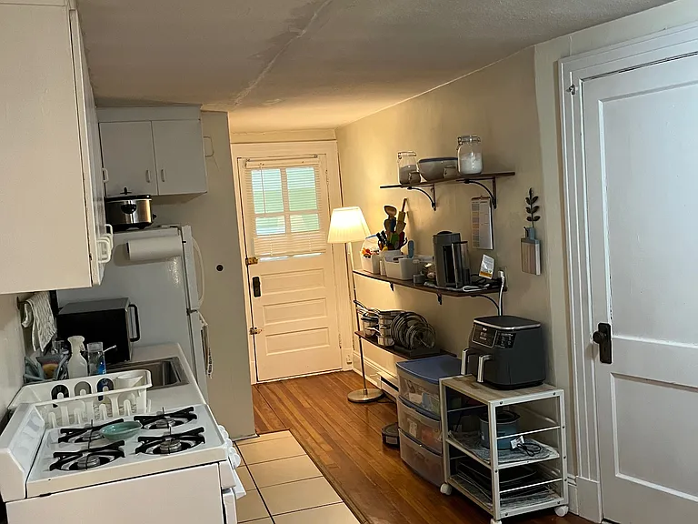 Quaker Ln S — Photo 11