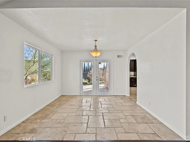1138 Lakeview Dr — Photo 18