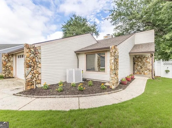 207 Atrium Ct, Warner Robins, GA 31088