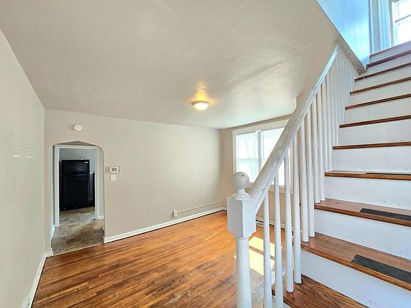 4th image of 323 S West St