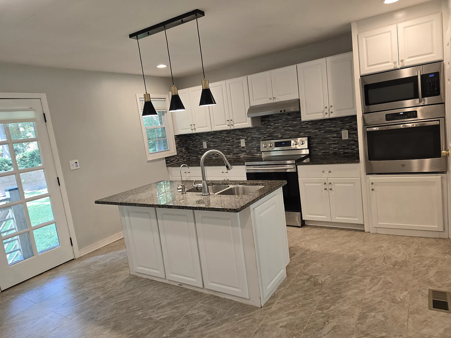 4 bed, 1700 sqft, $2,050 — Photo 4