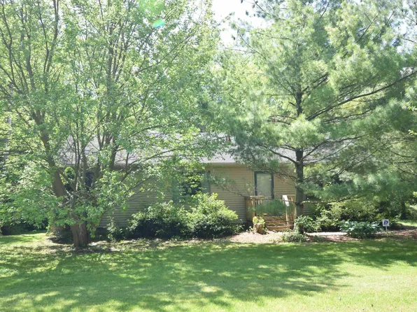 9581 Sparling Rd, Wales, MI 48027