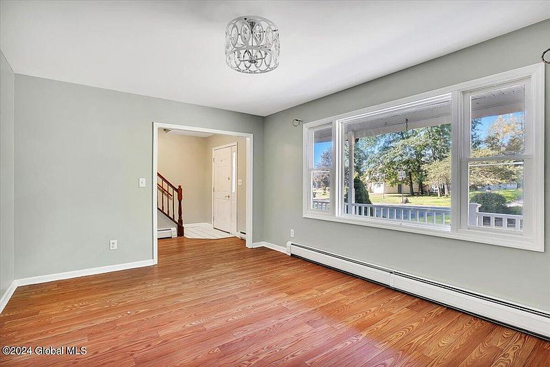 5th image of 14 McGregor Court