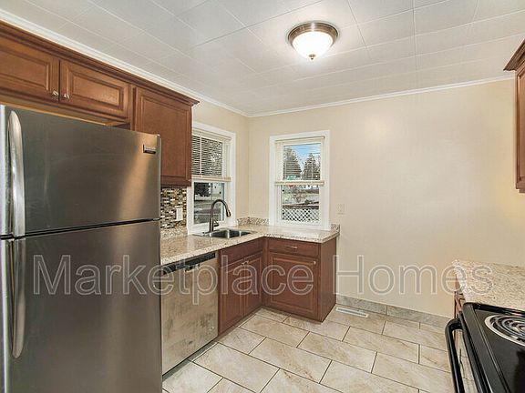 4th image of 1107 Greenwood Ave