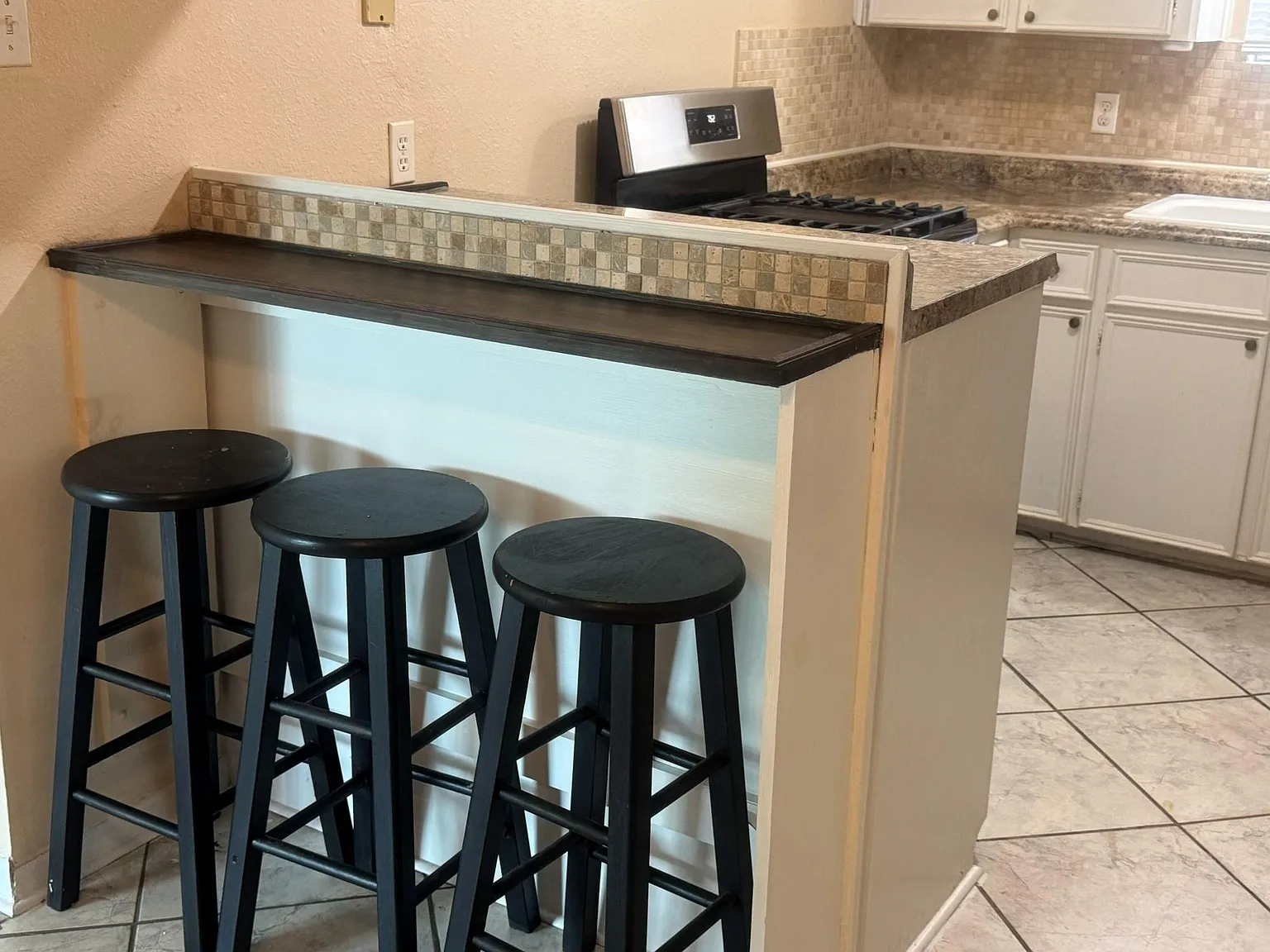 3 bed, 1.5 bath, 1207 sqft, $1,825 — Photo 4