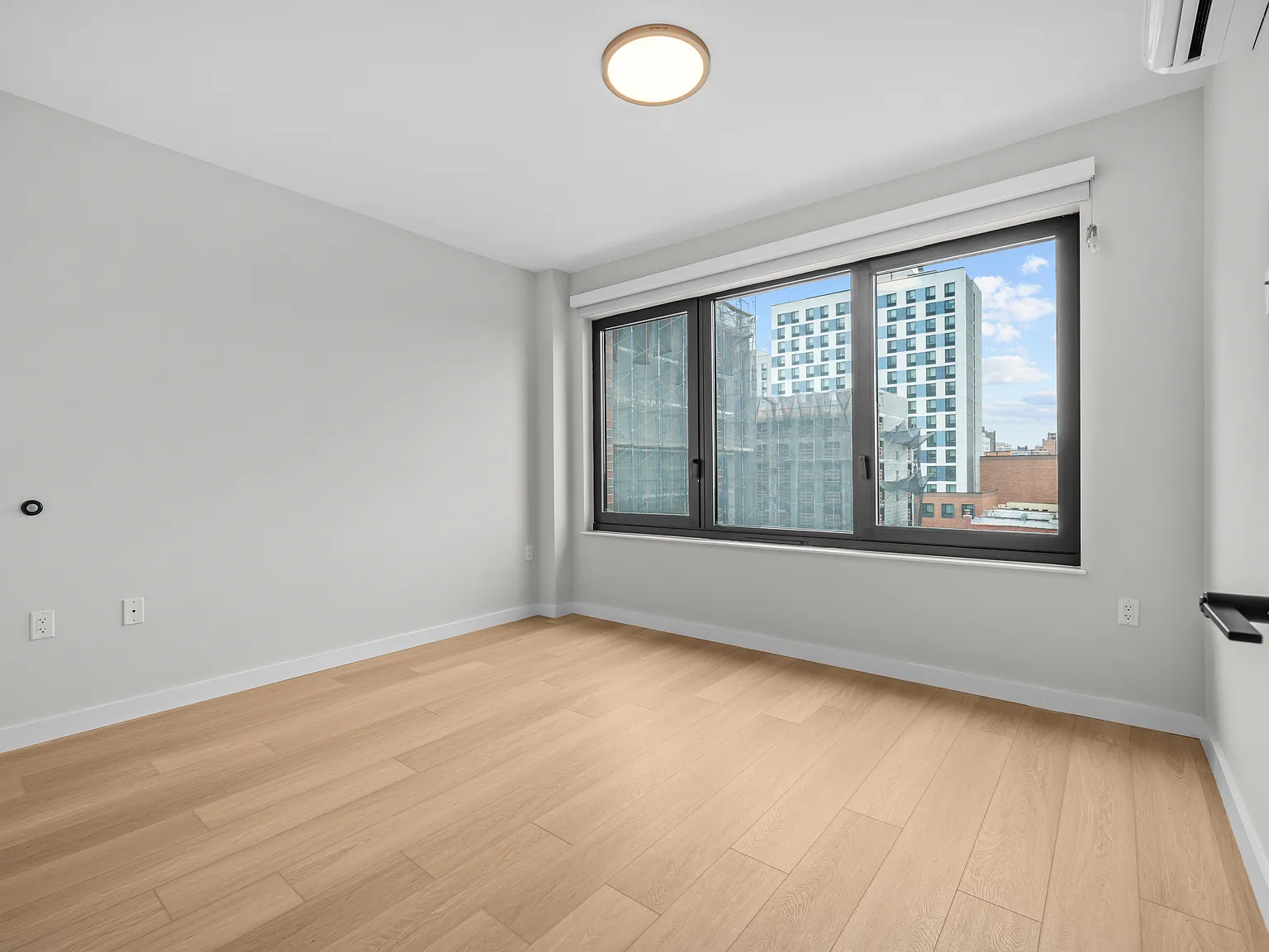 2905 West 17th Street — Photo 4