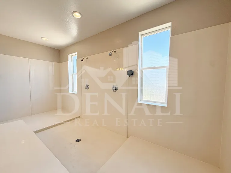 1729 W Myrna Ln — Photo 17