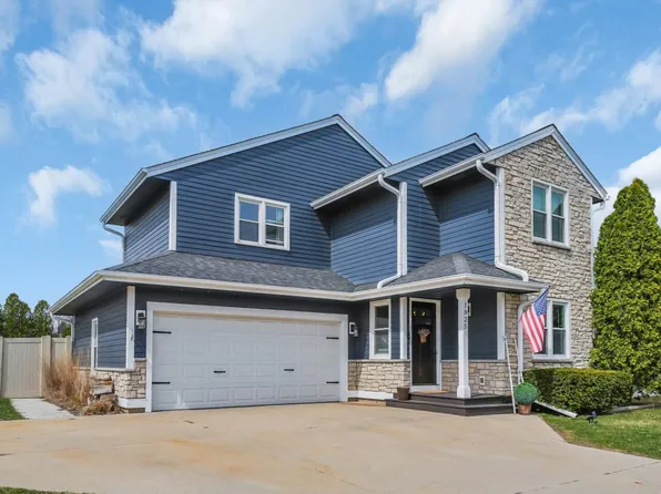 1825 Fremont STREET, East Troy, WI 53120