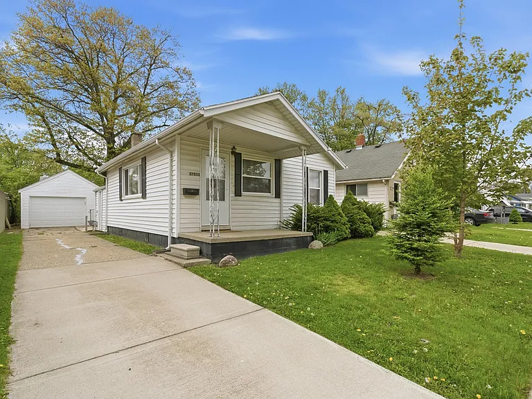 27033 Brush St — Photo 2