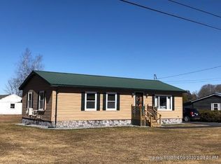 20 Willow St, Calais, ME 04619