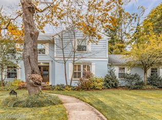 683 Half Moon Rd, Bloomfield Hills, MI 48301