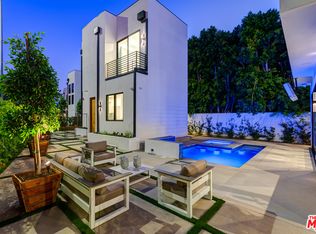 15350 Sutton St, Sherman Oaks, CA 91403