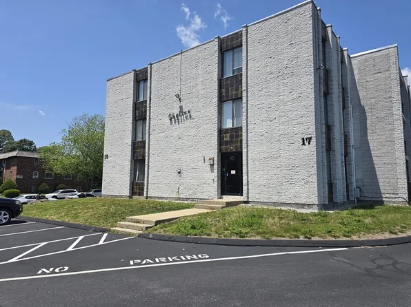 17 Skyline Dr APT 3, Braintree, MA 02184